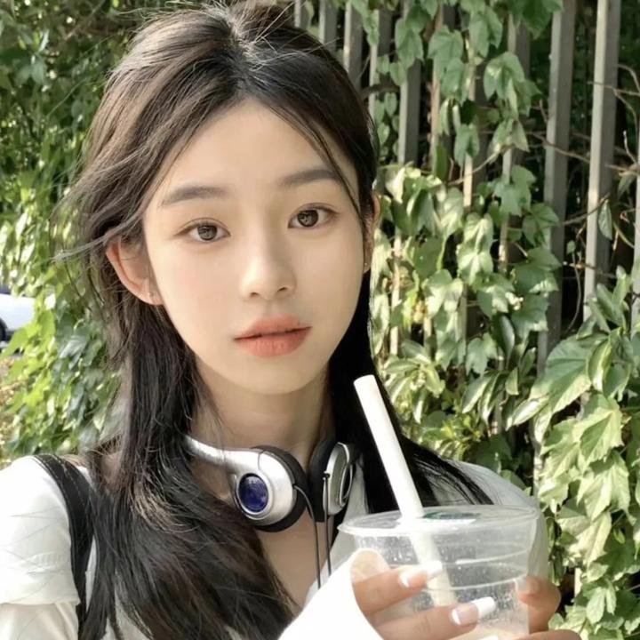 少女嬉春